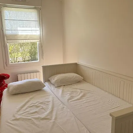 3 Pièces Avec Terrasse Près De La Et Parking Sécurisé - Fr-1-487-379 Appartement *