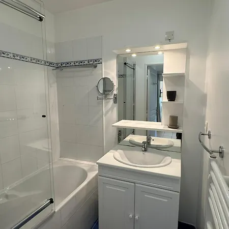 3 Pieces Avec Terrasse Pres De La Et Parking Securise - Fr-1-487-379