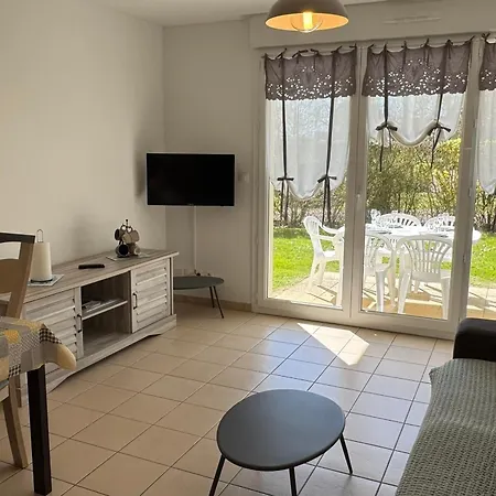3 Pièces Avec Terrasse Près De La Et Parking Sécurisé - Fr-1-487-379 Appartement