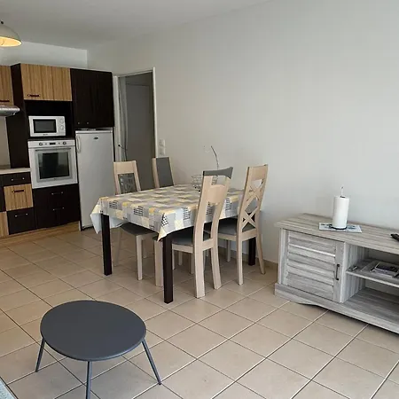 3 Pièces Avec Terrasse Près De La Et Parking Sécurisé - Fr-1-487-379
