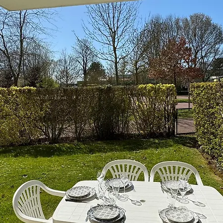 3 Pièces Avec Terrasse Près De La Et Parking Sécurisé - Fr-1-487-379 * Cabourg
