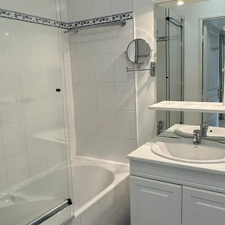 3 Pièces Avec Terrasse Près De La Et Parking Sécurisé - Fr-1-487-379 Cabourg