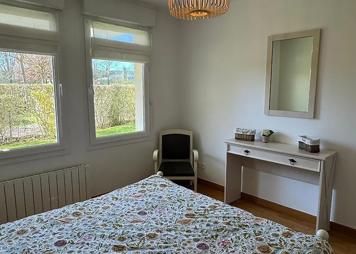 Apartment 3 Pieces Avec Terrasse Pres De La Et Parking Securise - Fr-1-487-379 *