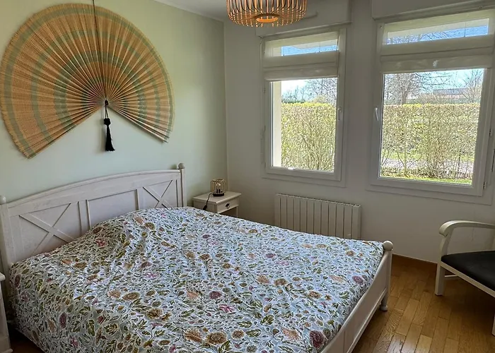 3 Pieces Avec Terrasse Pres De La Et Parking Securise - Fr-1-487-379 *