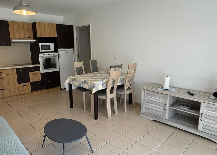 3 Pieces Avec Terrasse Pres De La Et Parking Securise - Fr-1-487-379